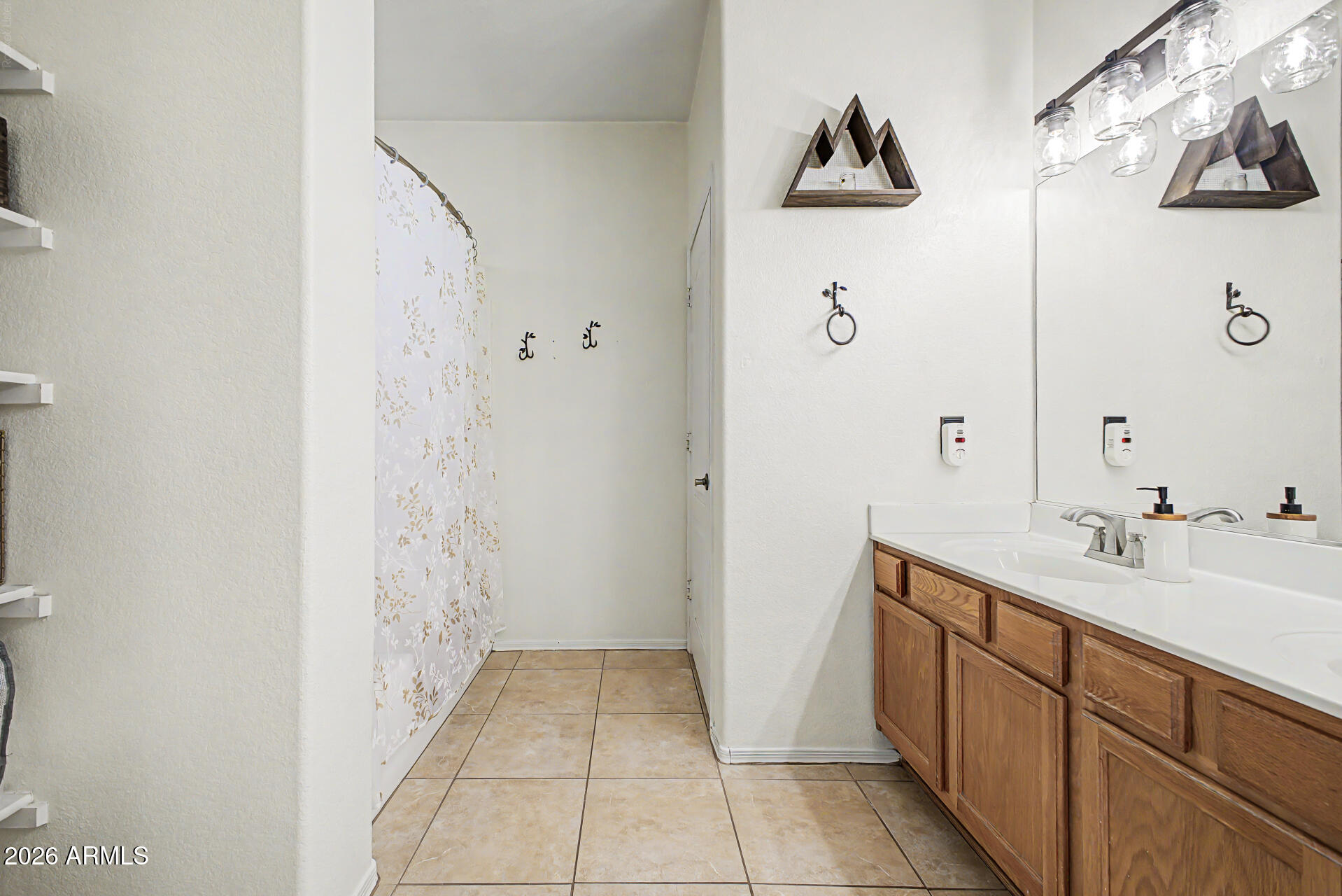 DAVE BROWN AT DYSART AND THUNDERBIRD - Residential