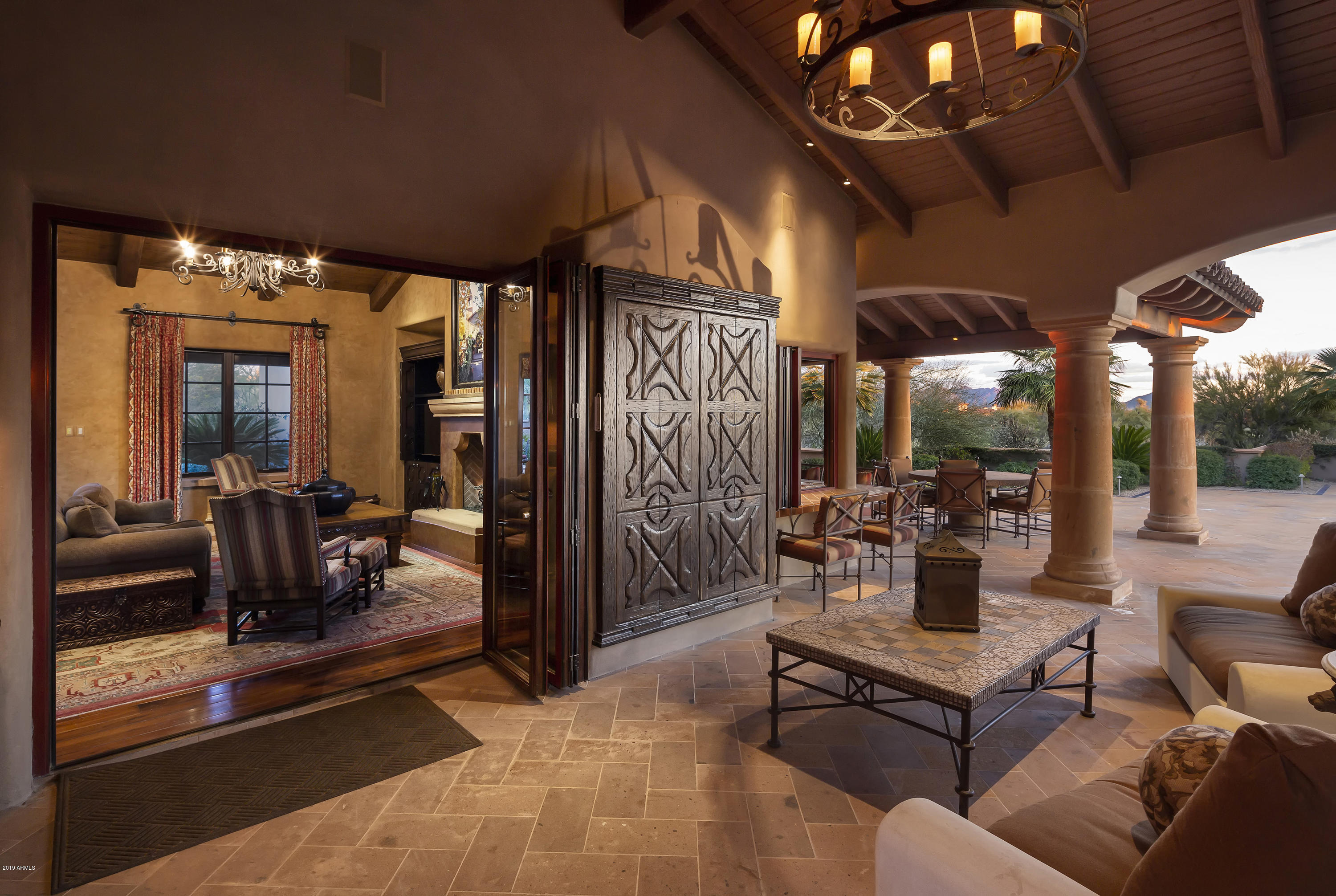 WHISPER ROCK - Residential