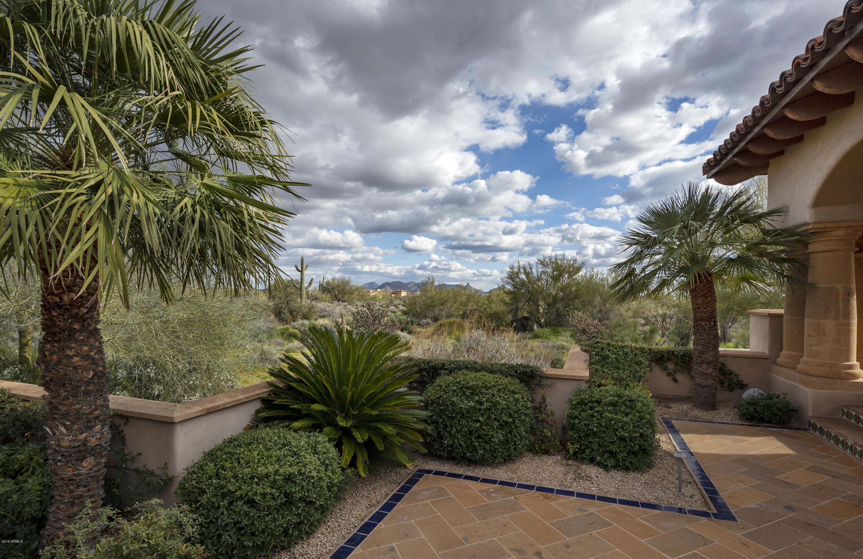 WHISPER ROCK - Residential