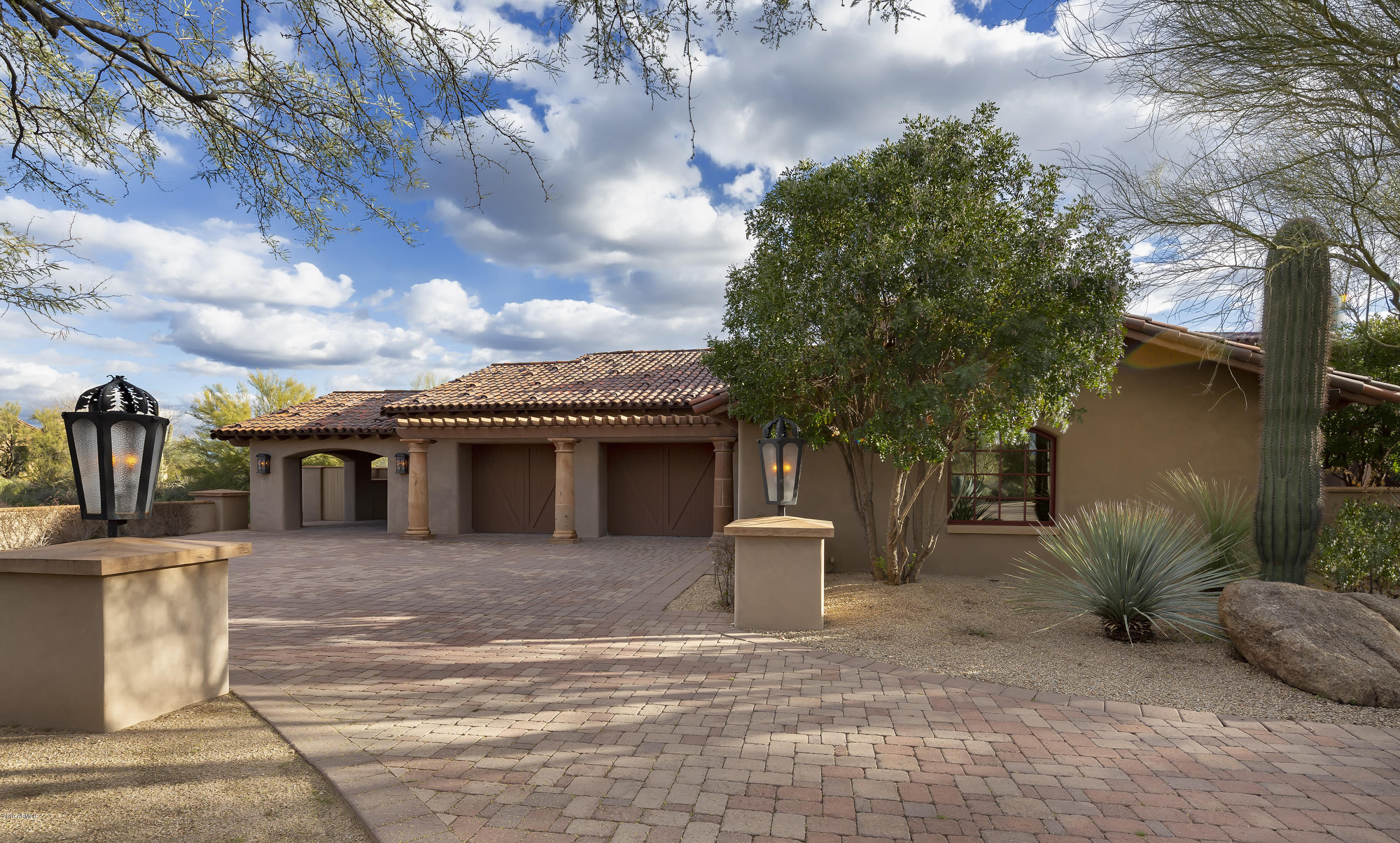 WHISPER ROCK - Residential