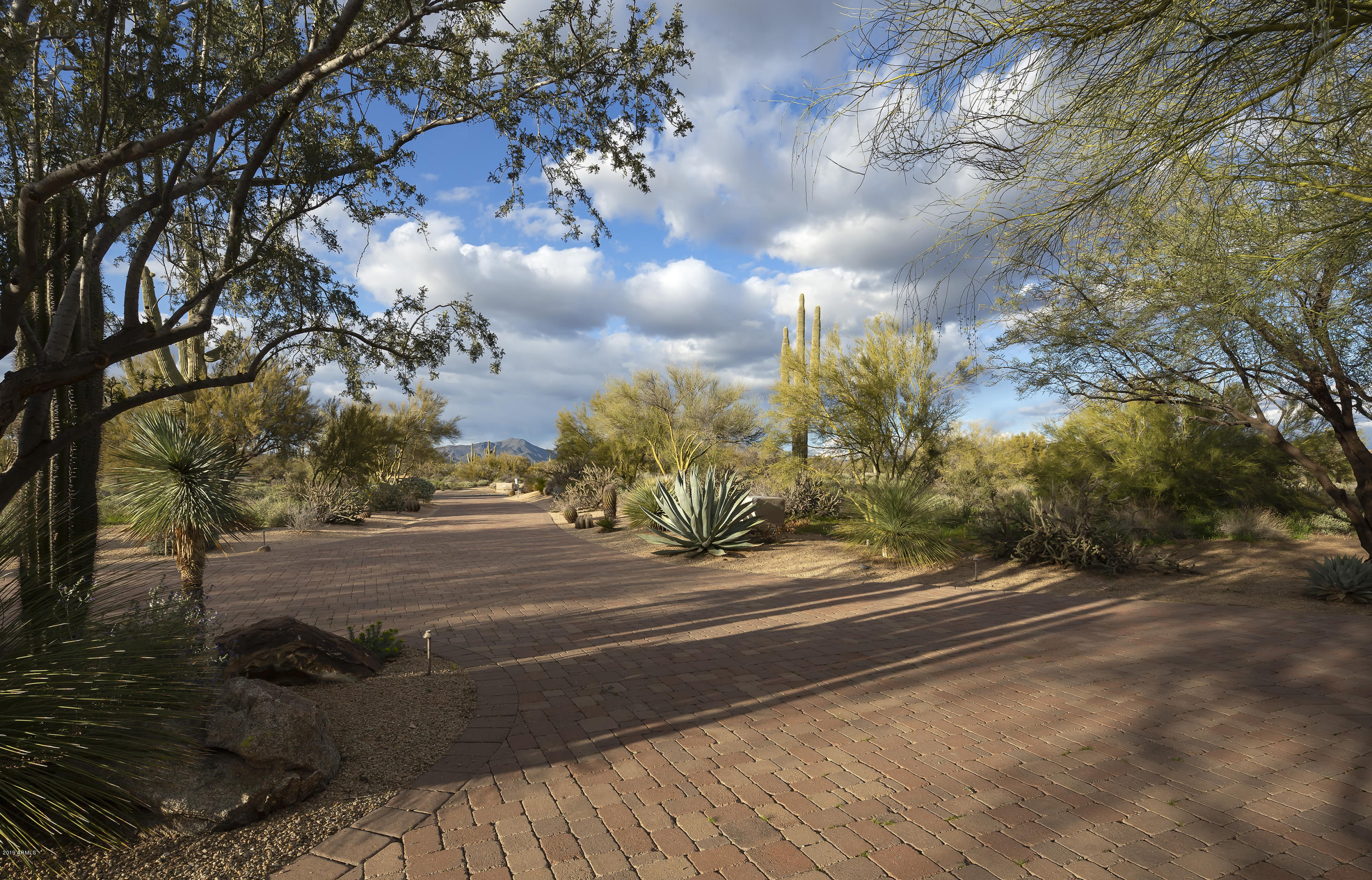 WHISPER ROCK - Residential