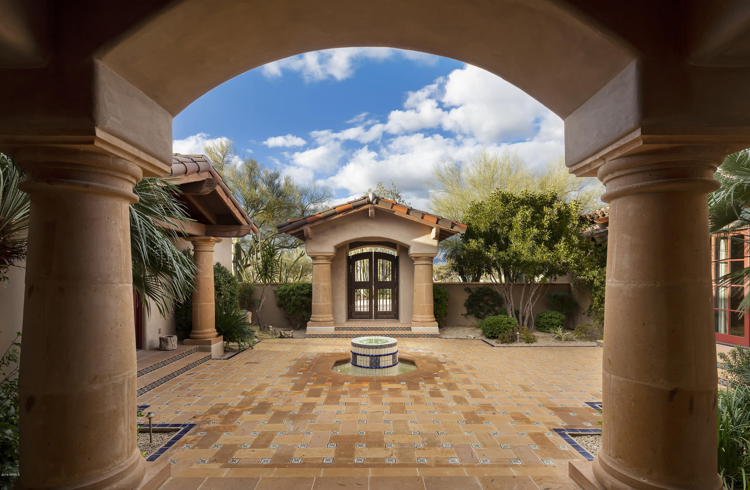WHISPER ROCK - Residential