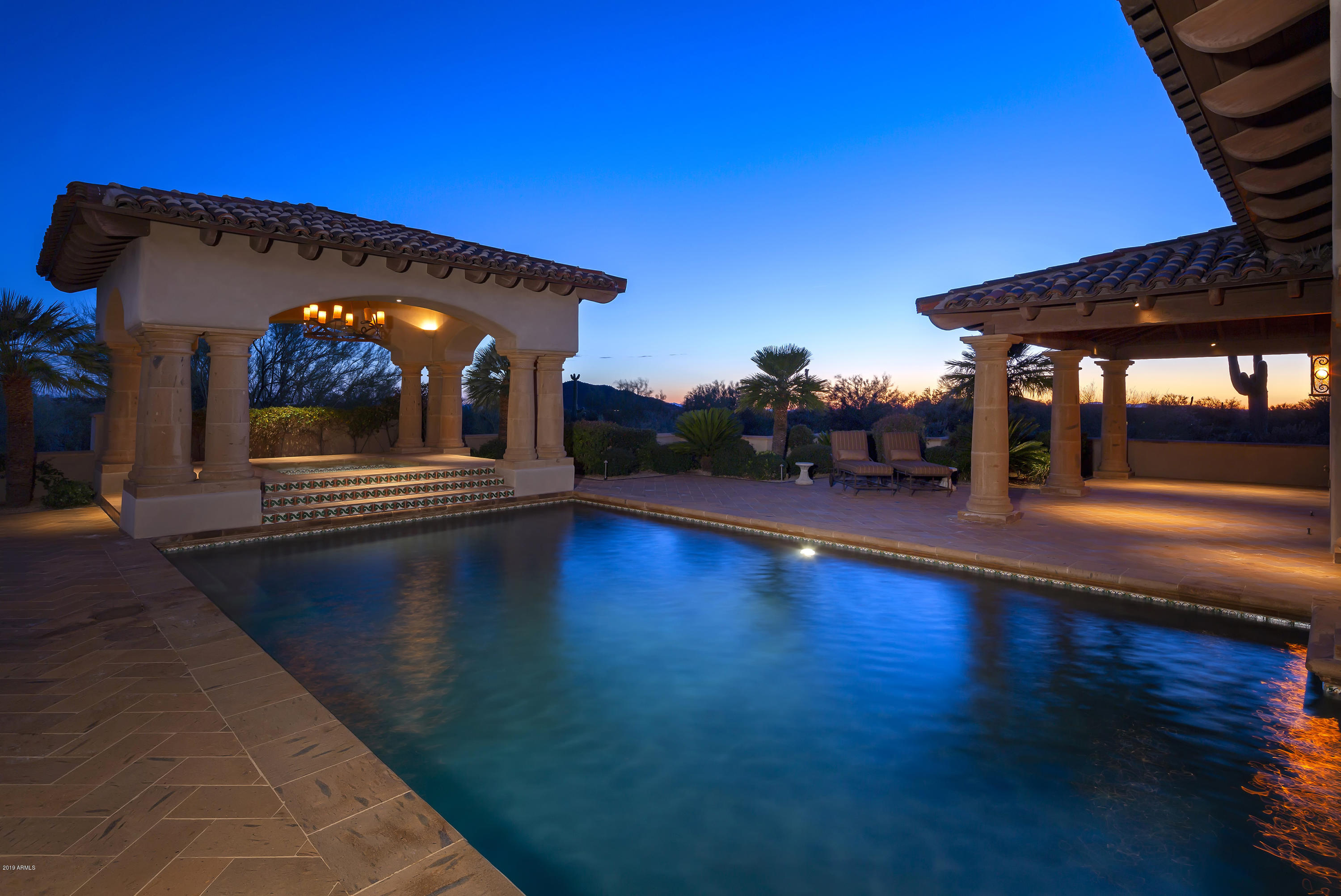 WHISPER ROCK - Residential