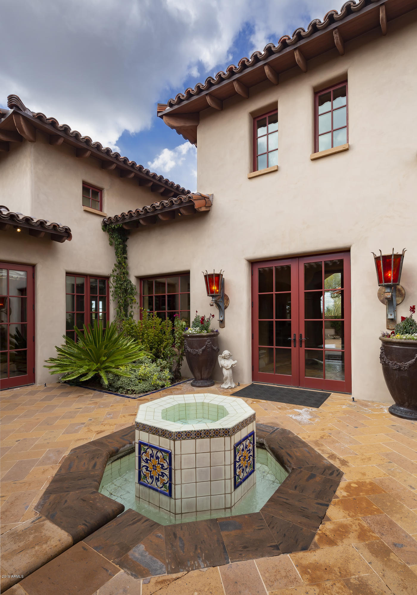 WHISPER ROCK - Residential