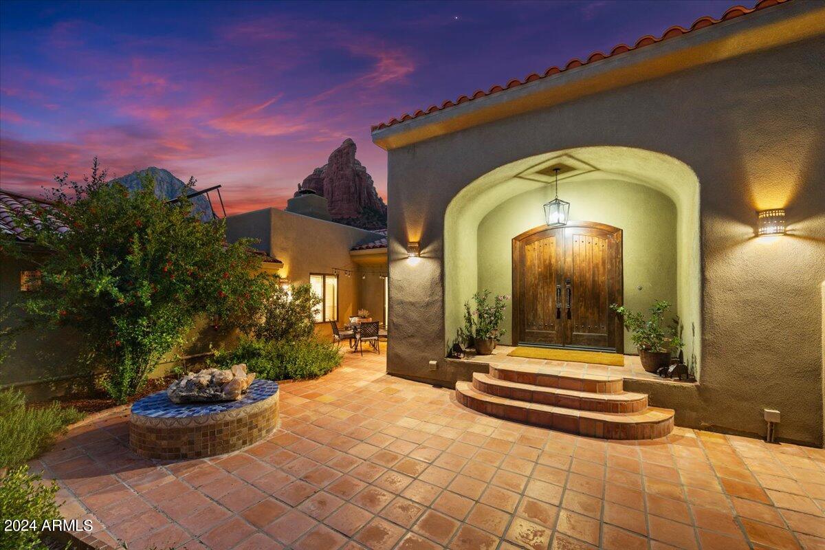 SHADOW ROCK - Residential