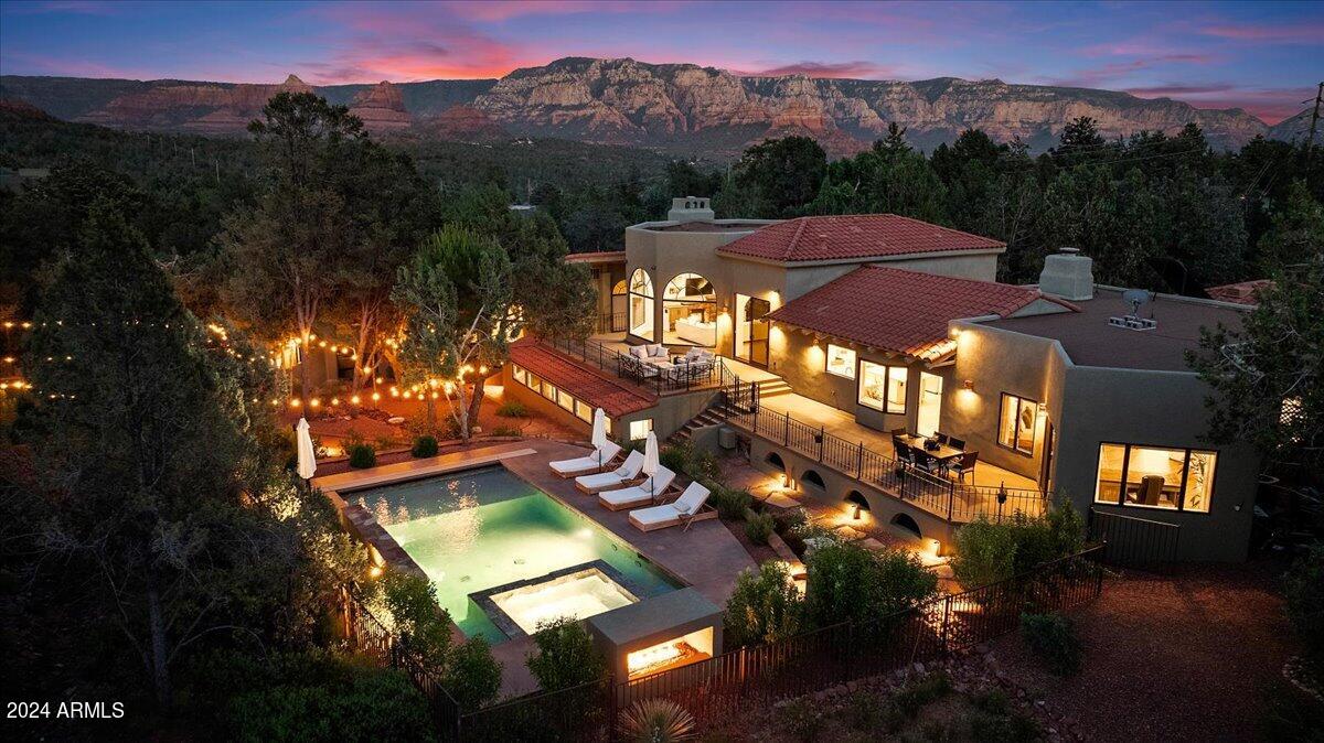 SHADOW ROCK - Residential