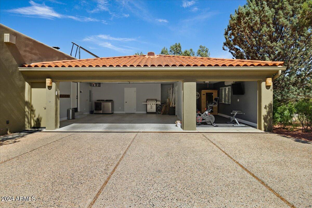 SHADOW ROCK - Residential