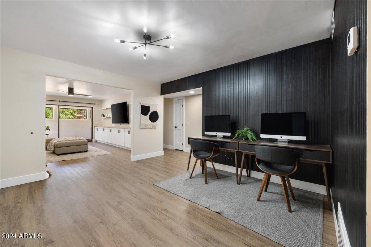 SHADOW ROCK - Residential