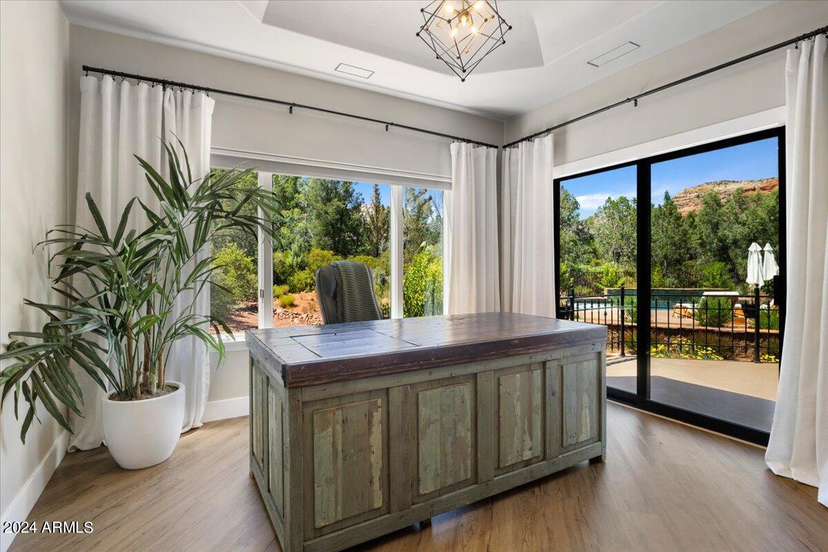 SHADOW ROCK - Residential