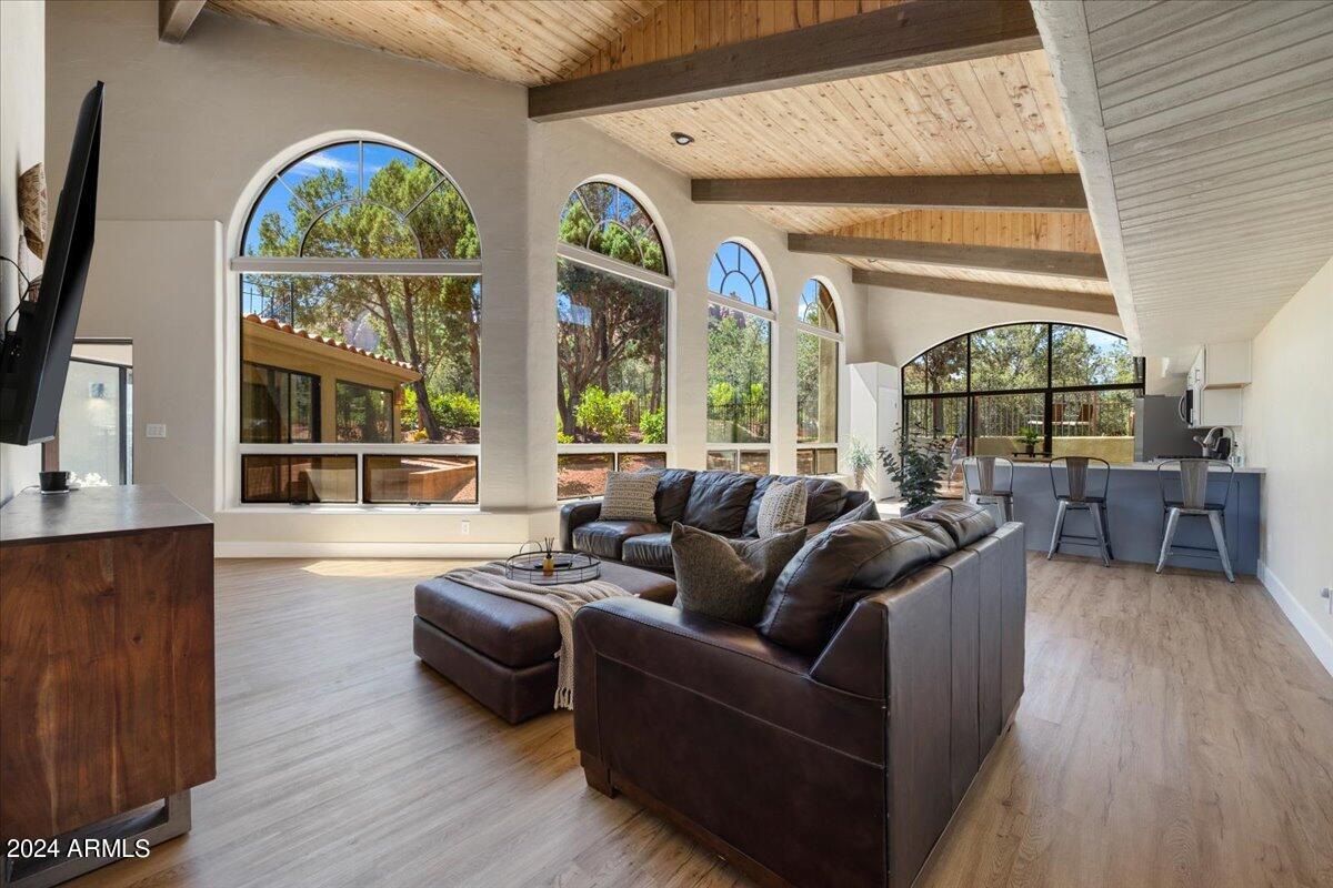 SHADOW ROCK - Residential