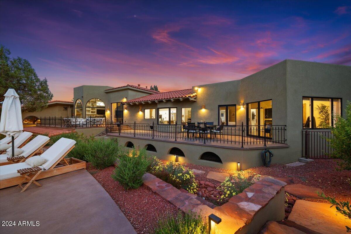SHADOW ROCK - Residential