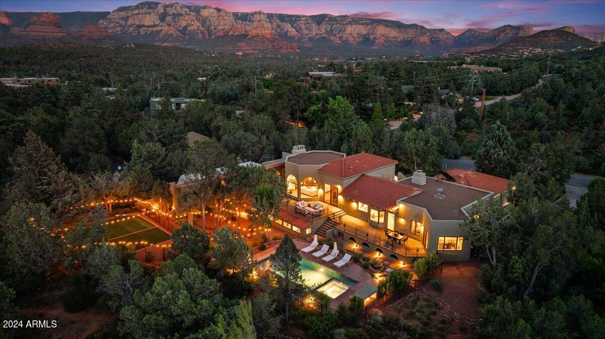 SHADOW ROCK - Residential
