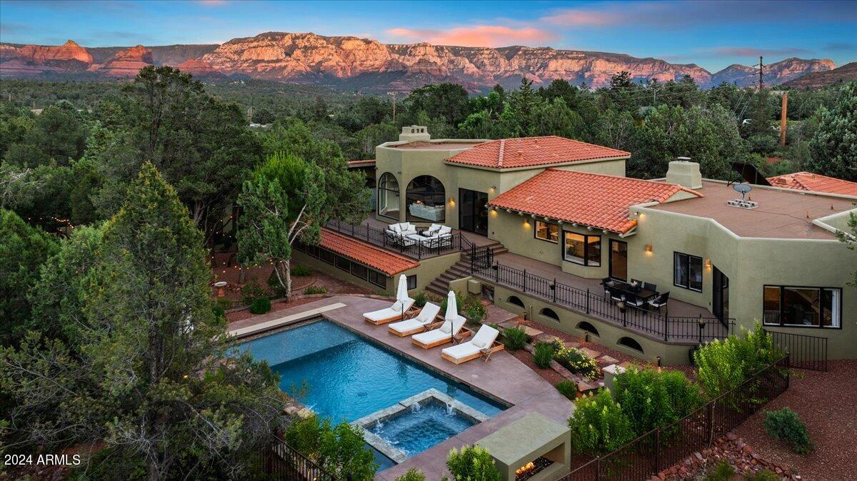 SHADOW ROCK - Residential