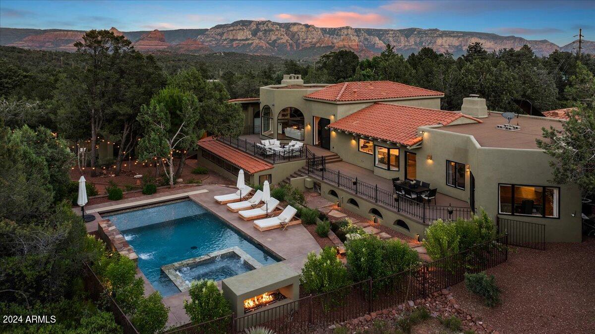 SHADOW ROCK - Residential
