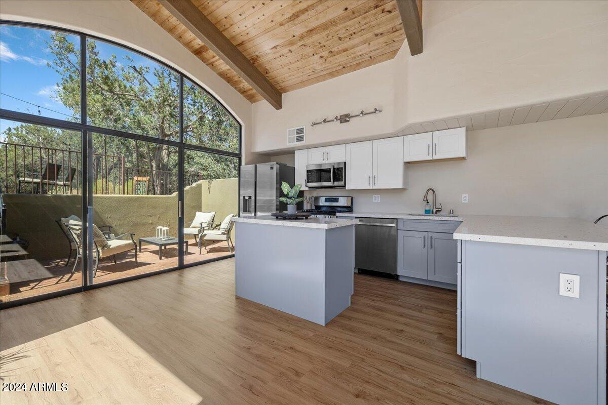 SHADOW ROCK - Residential