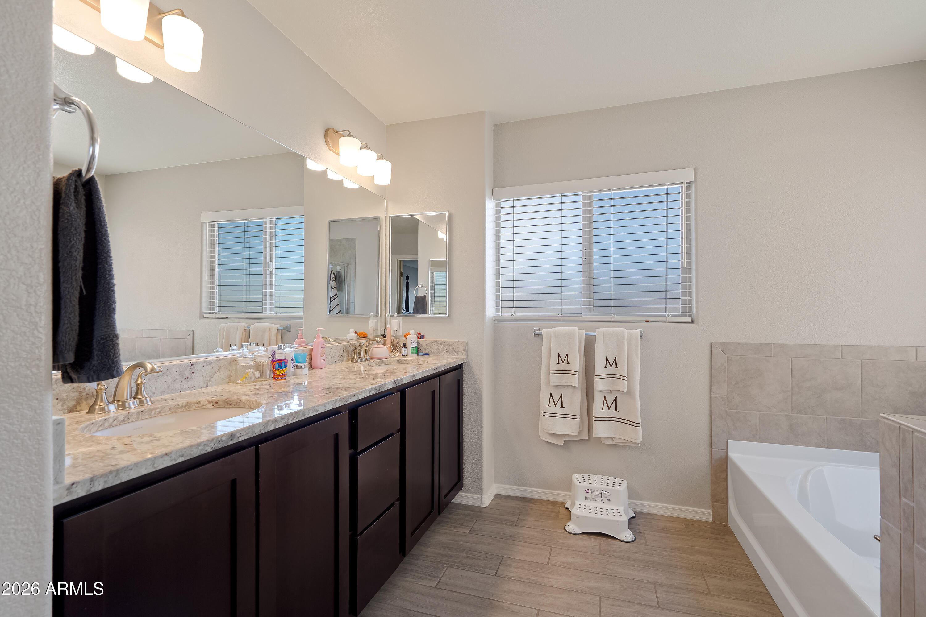 HOLIDAY AT PUEBLO DEL SOL PHASE 5B - Residential Lease