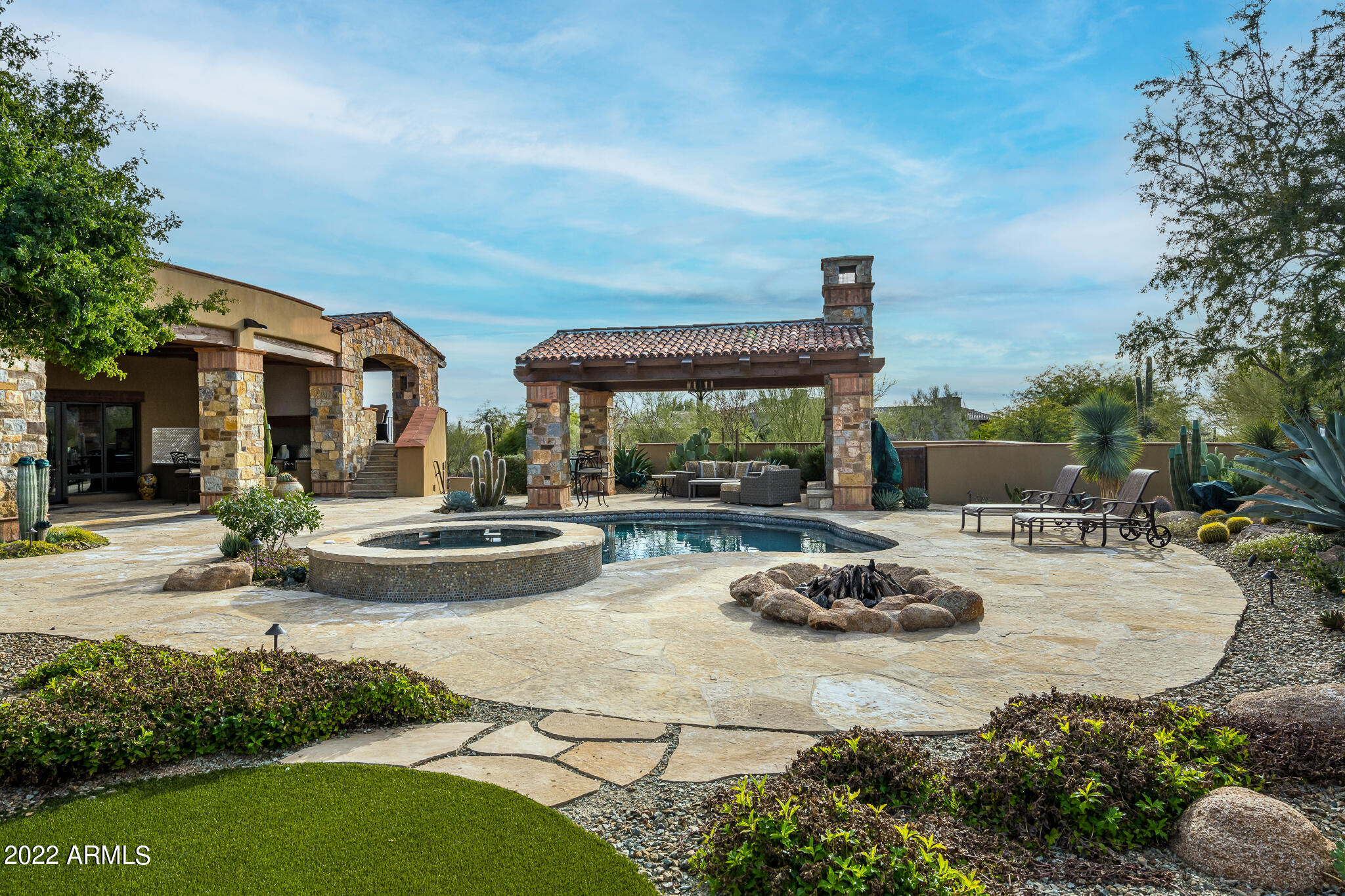 WHISPER ROCK UNIT 3 - Residential