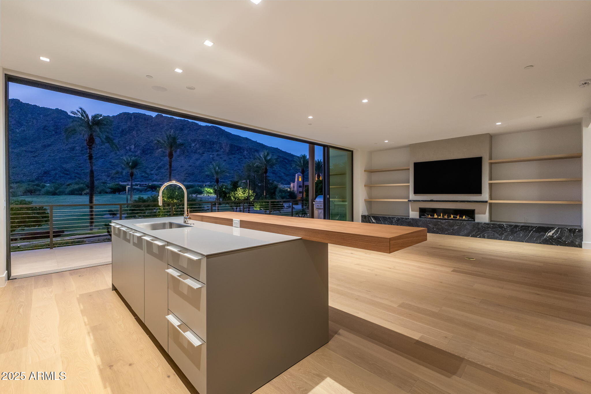 PHOENICIAN CANYON RESIDENCES - Residential