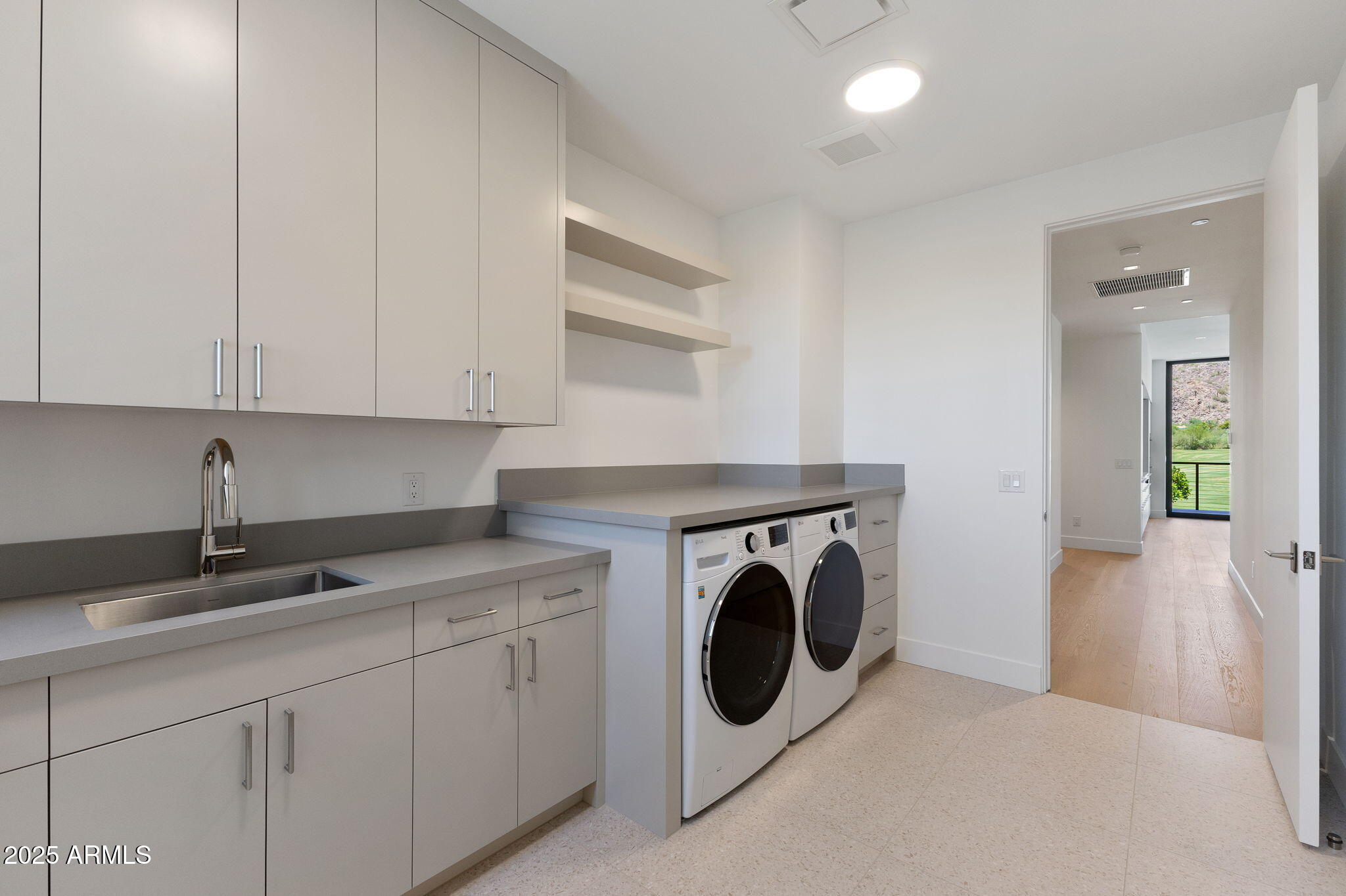 PHOENICIAN CANYON RESIDENCES - Residential