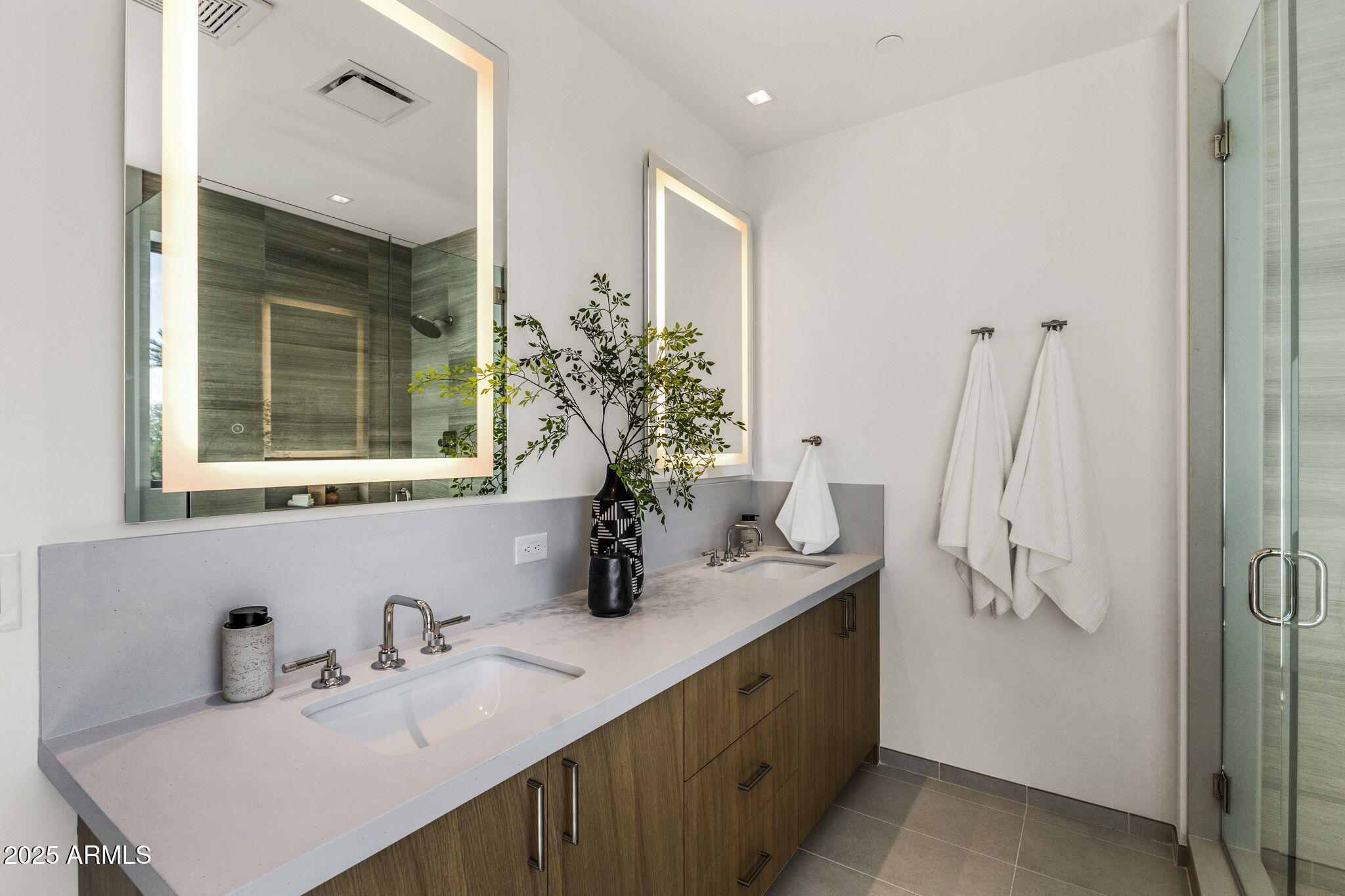 PHOENICIAN CANYON RESIDENCES - Residential