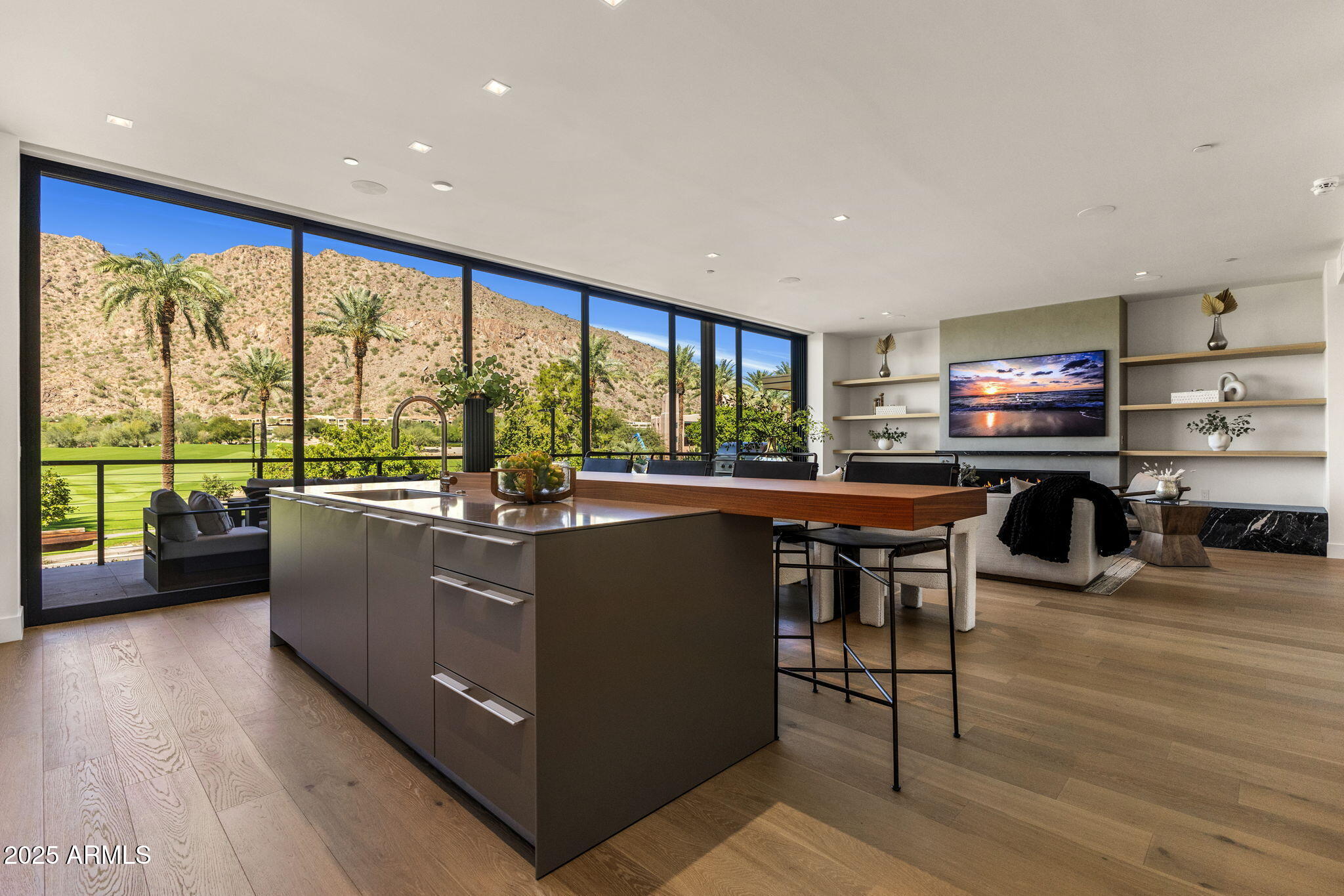 PHOENICIAN CANYON RESIDENCES - Residential