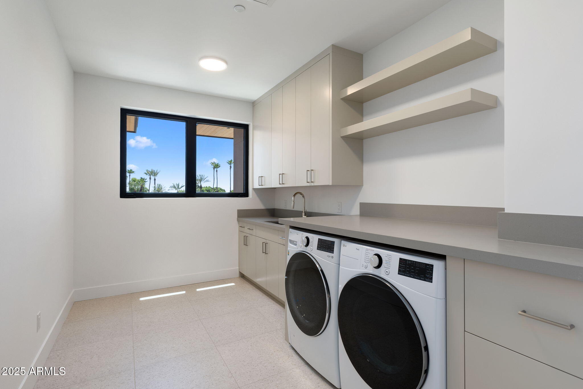PHOENICIAN CANYON RESIDENCES - Residential