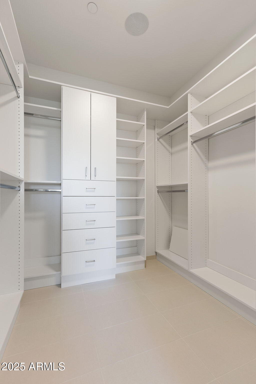 PHOENICIAN CANYON RESIDENCES - Residential
