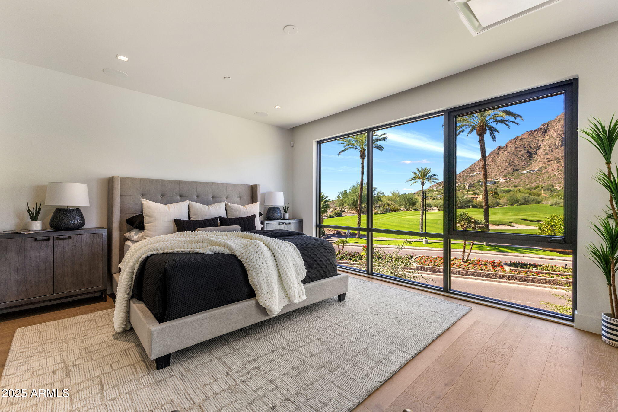 PHOENICIAN CANYON RESIDENCES - Residential