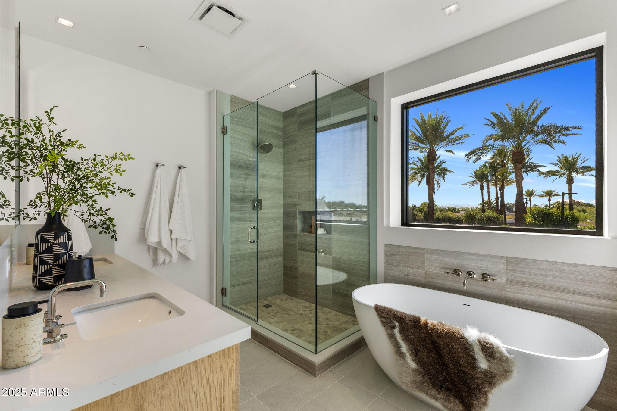 PHOENICIAN CANYON RESIDENCES - Residential