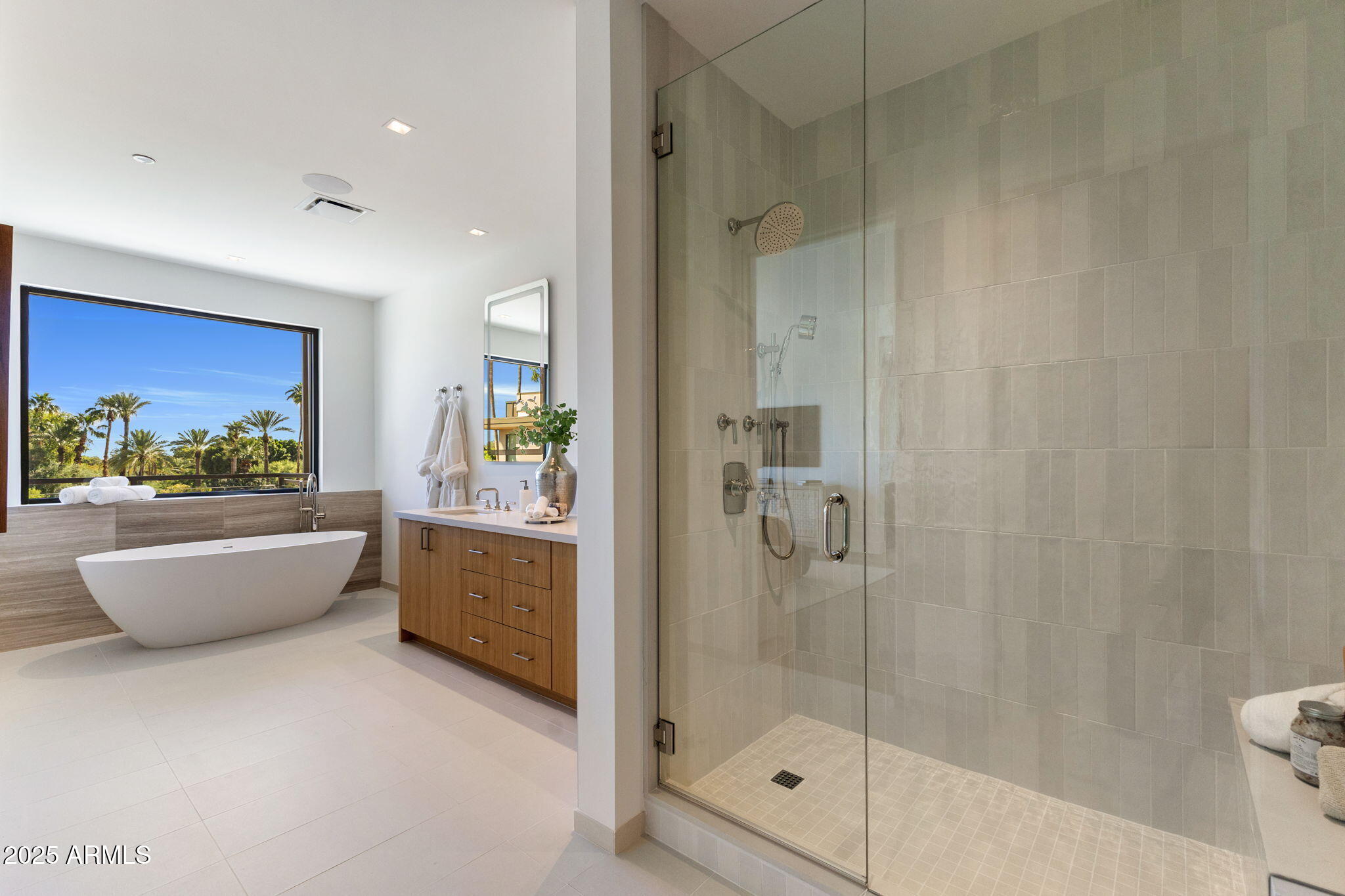 PHOENICIAN CANYON RESIDENCES - Residential