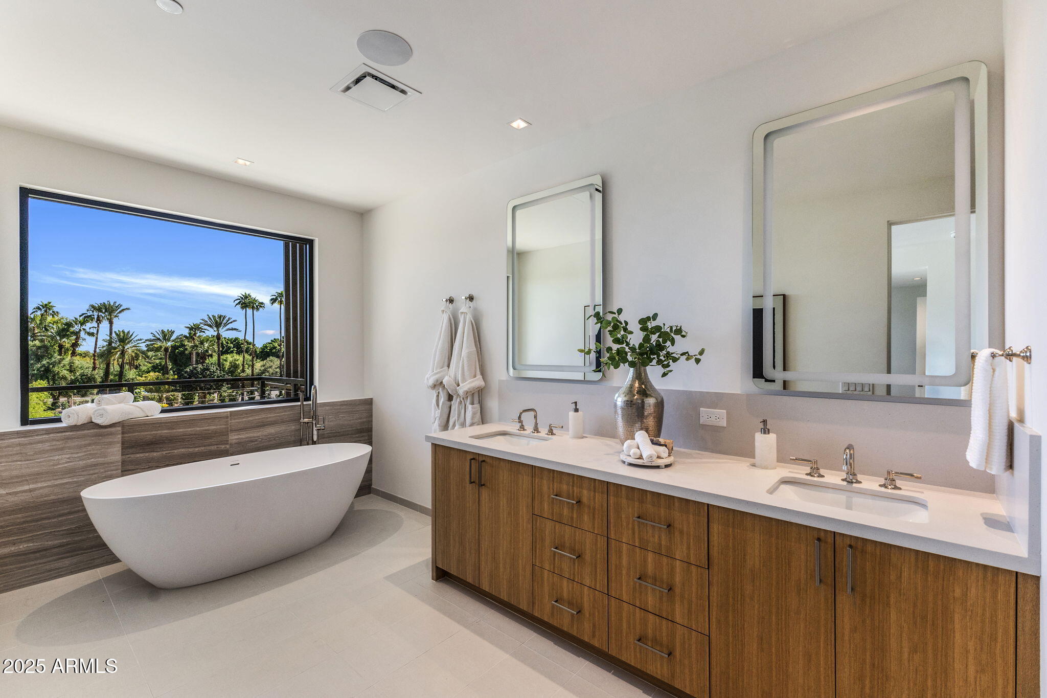 PHOENICIAN CANYON RESIDENCES - Residential