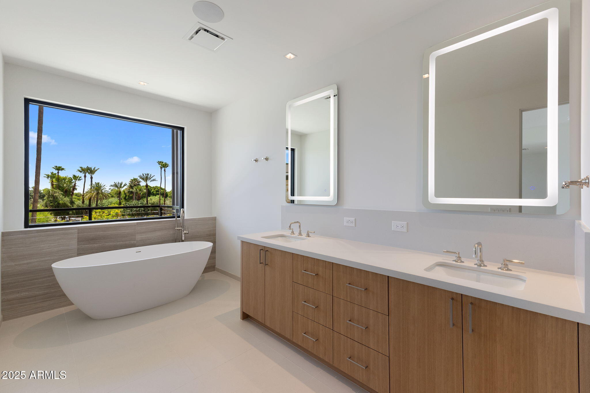 PHOENICIAN CANYON RESIDENCES - Residential