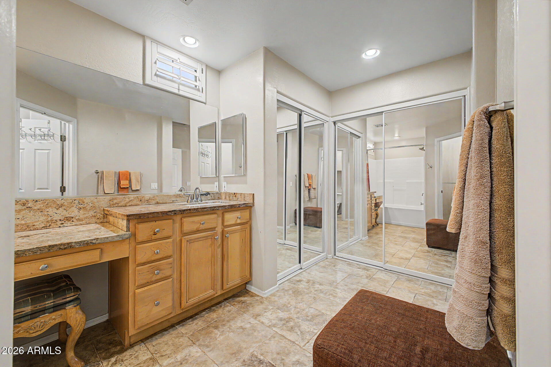 STONECLIFFE CONDOMINIUM - Residential