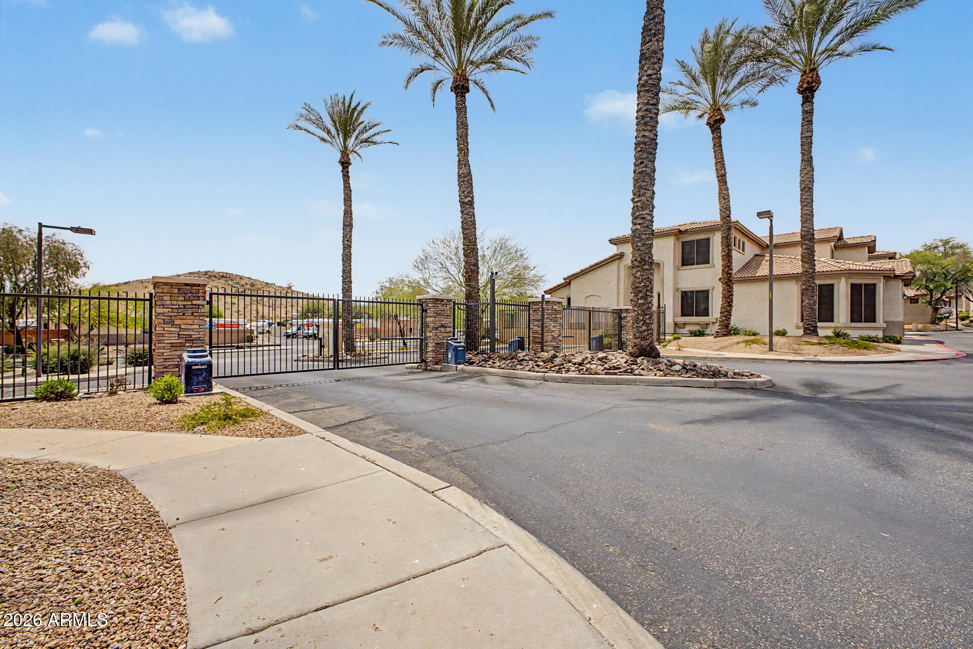 STONECLIFFE CONDOMINIUM - Residential