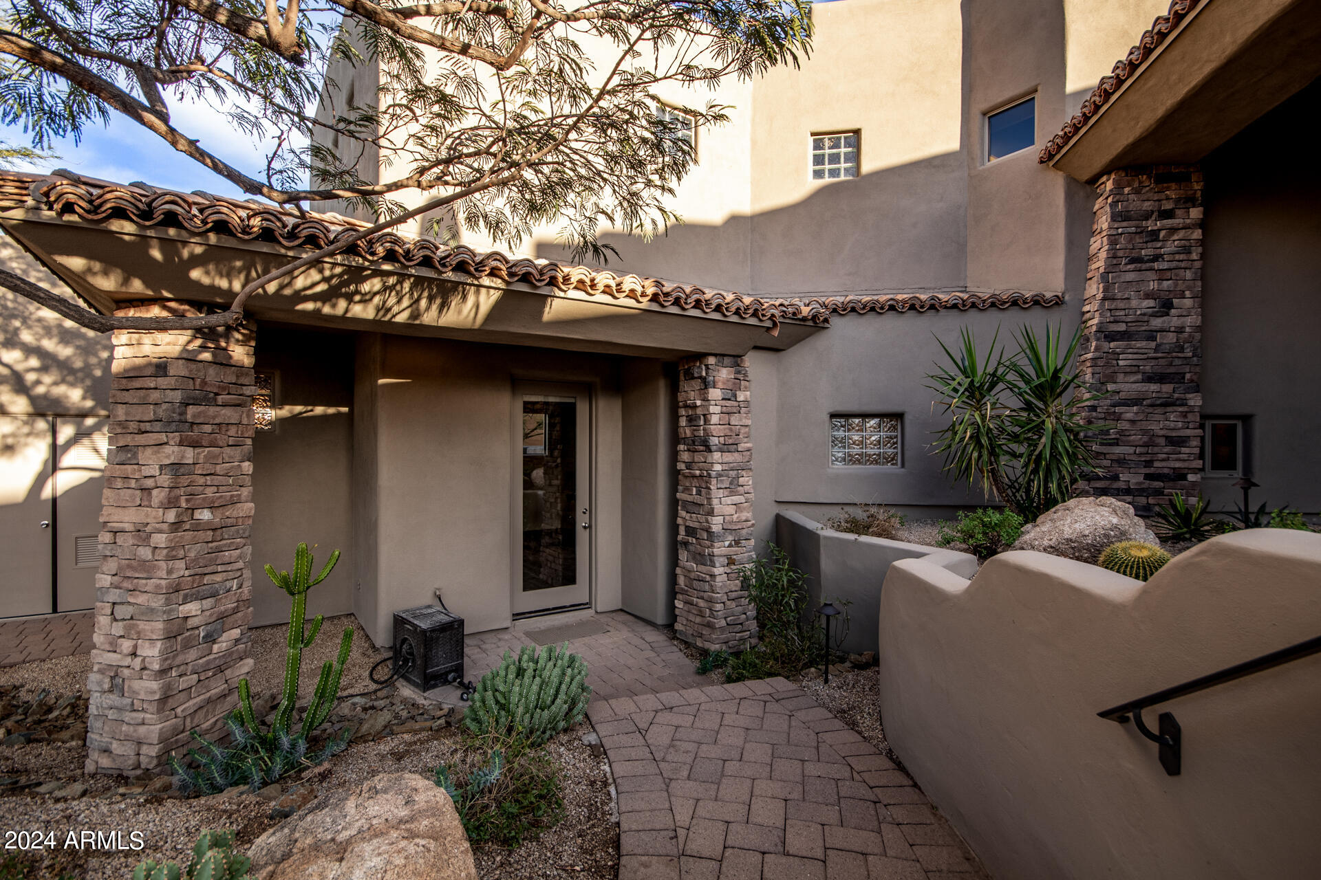 PINNACLE CANYON - Residential