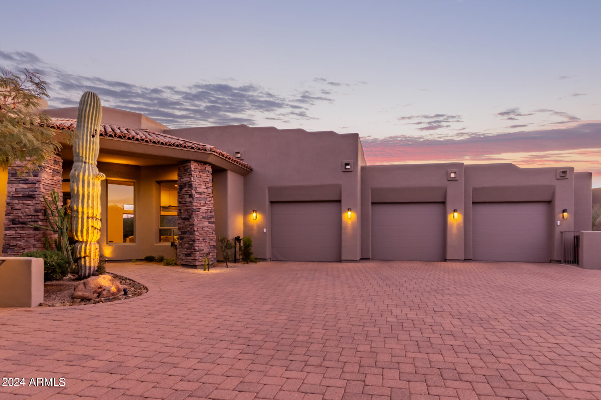 PINNACLE CANYON - Residential