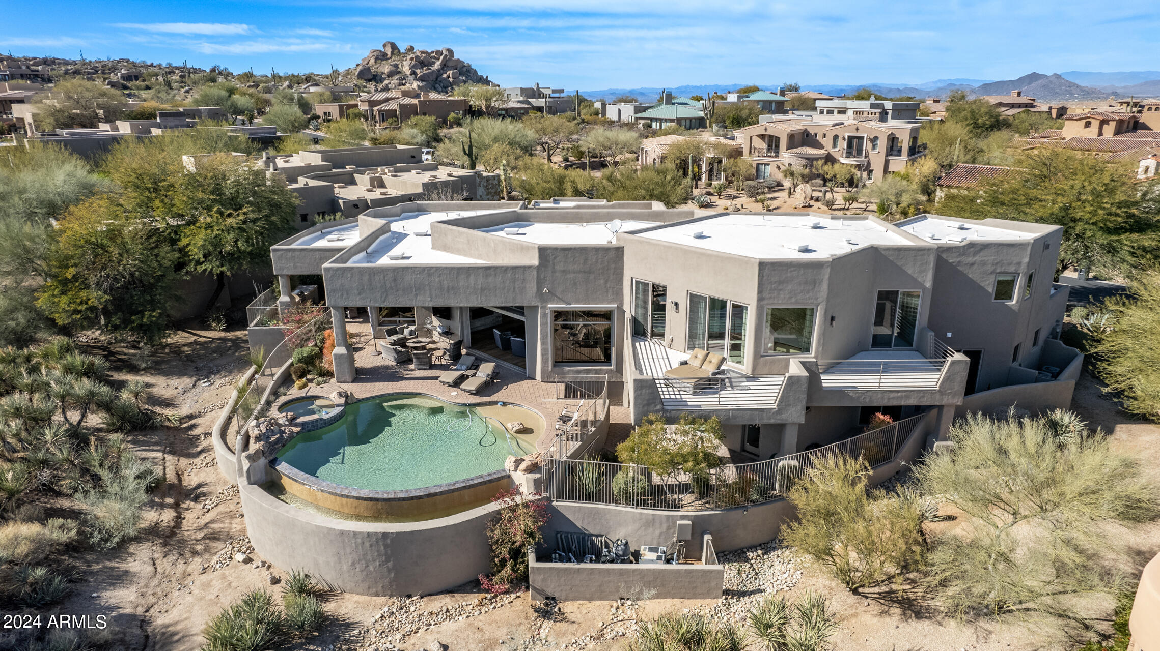 PINNACLE CANYON - Residential