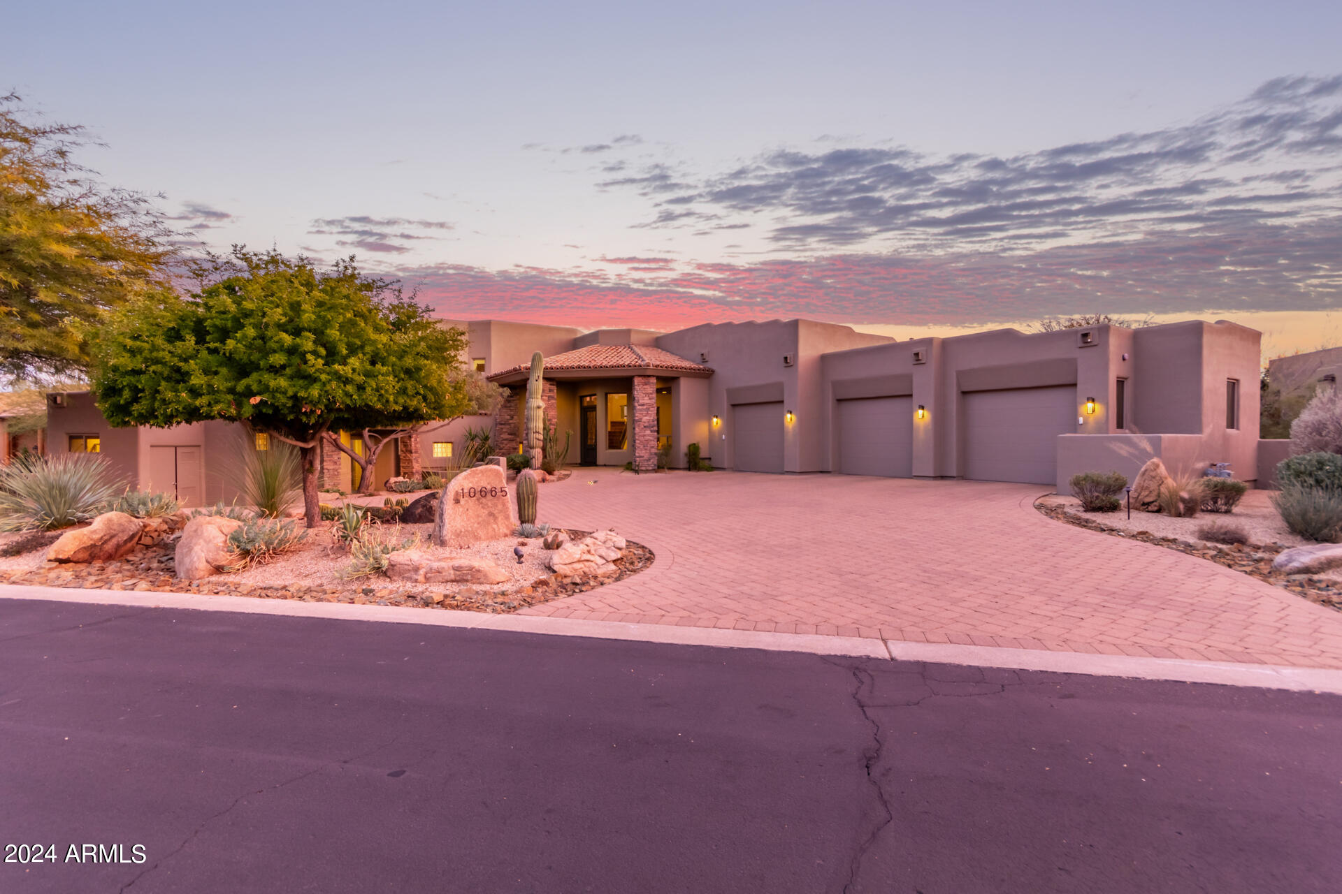 PINNACLE CANYON - Residential