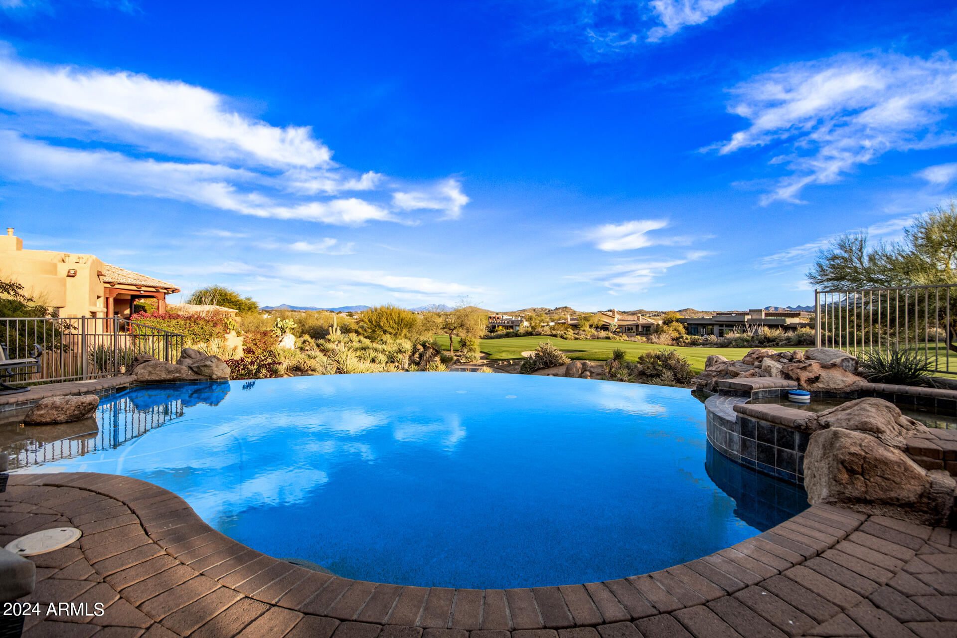 PINNACLE CANYON - Residential