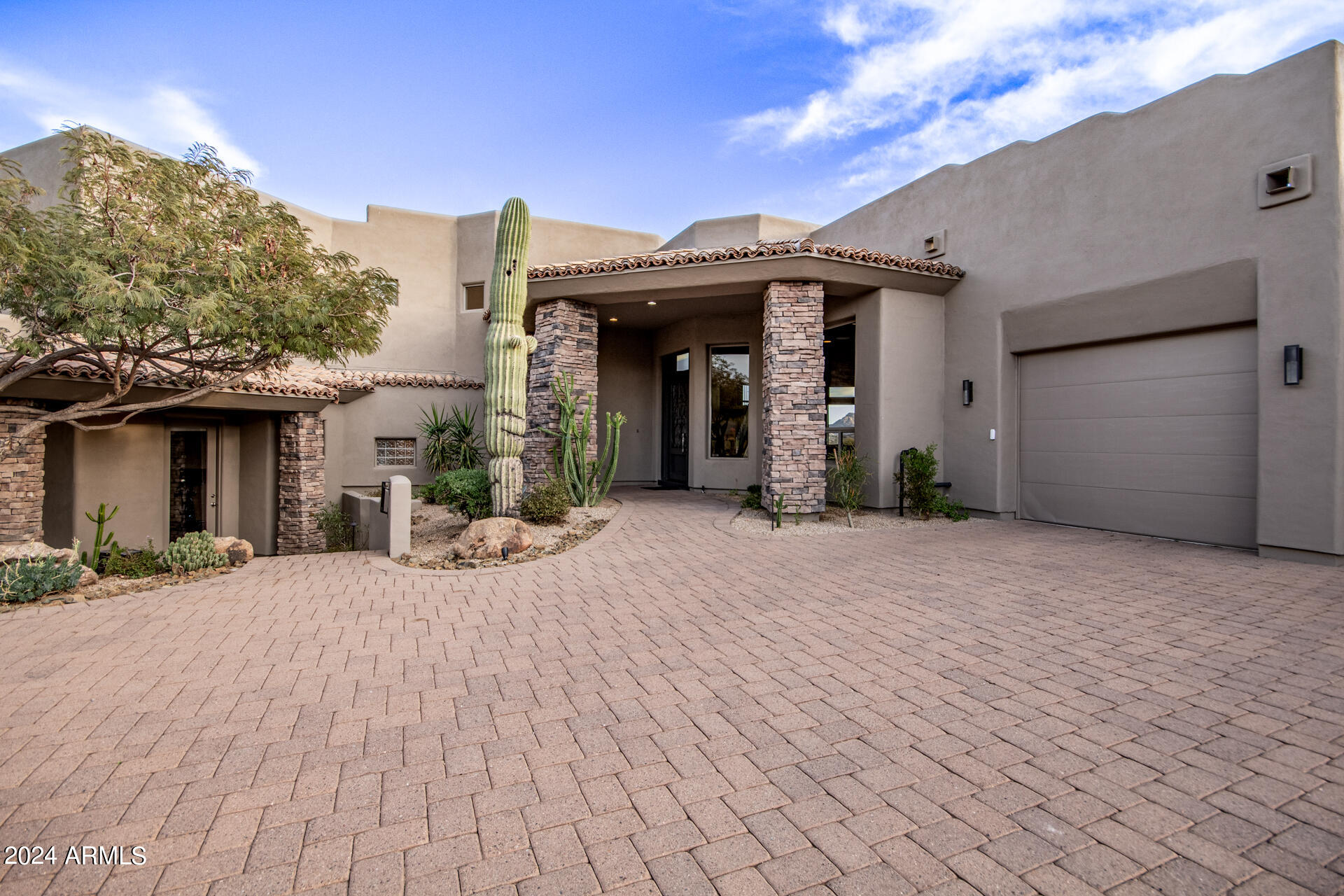 PINNACLE CANYON - Residential