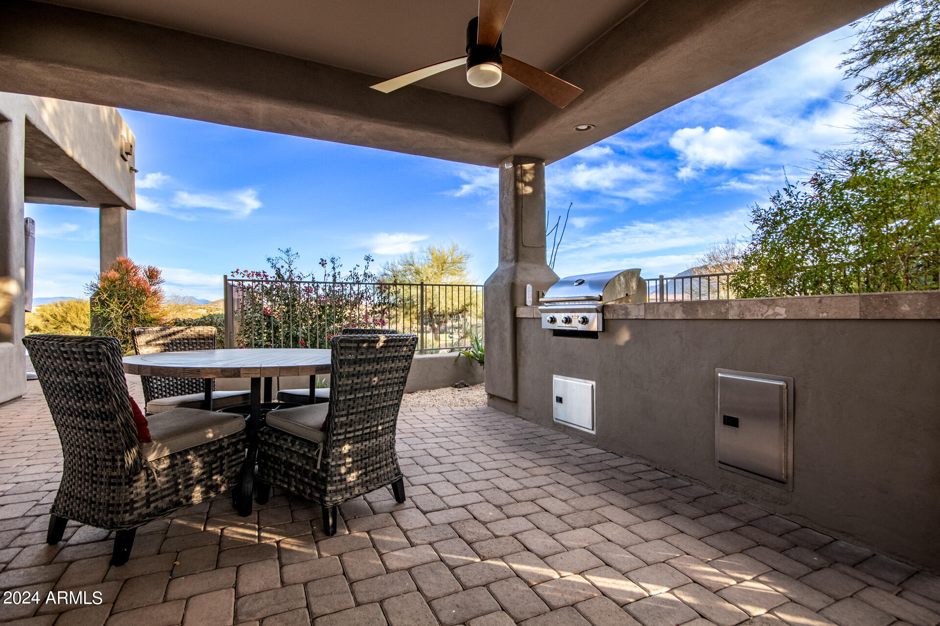 PINNACLE CANYON - Residential