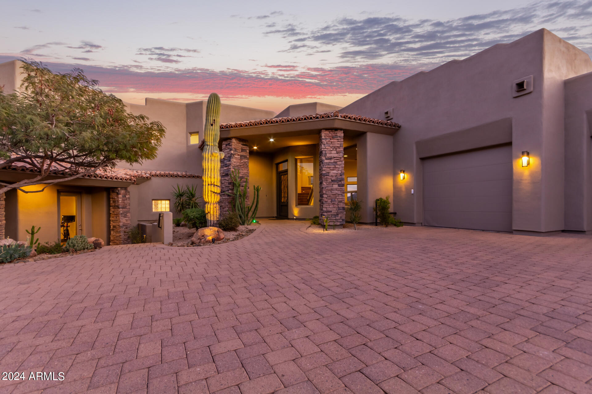 PINNACLE CANYON - Residential