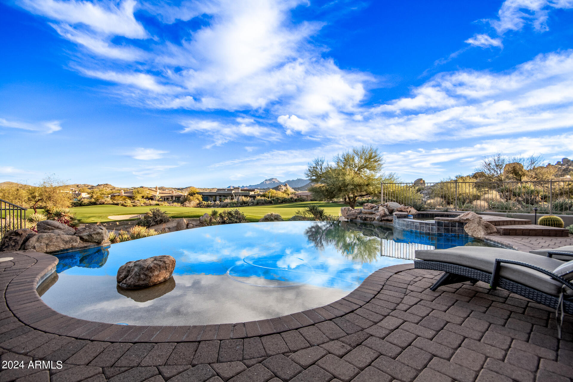 PINNACLE CANYON - Residential