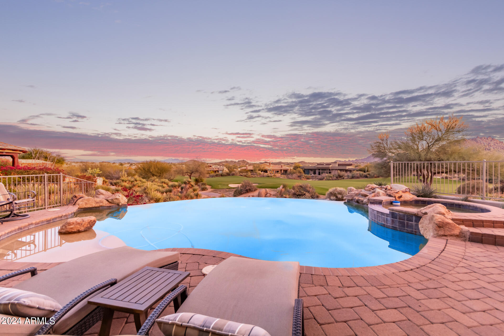 PINNACLE CANYON - Residential