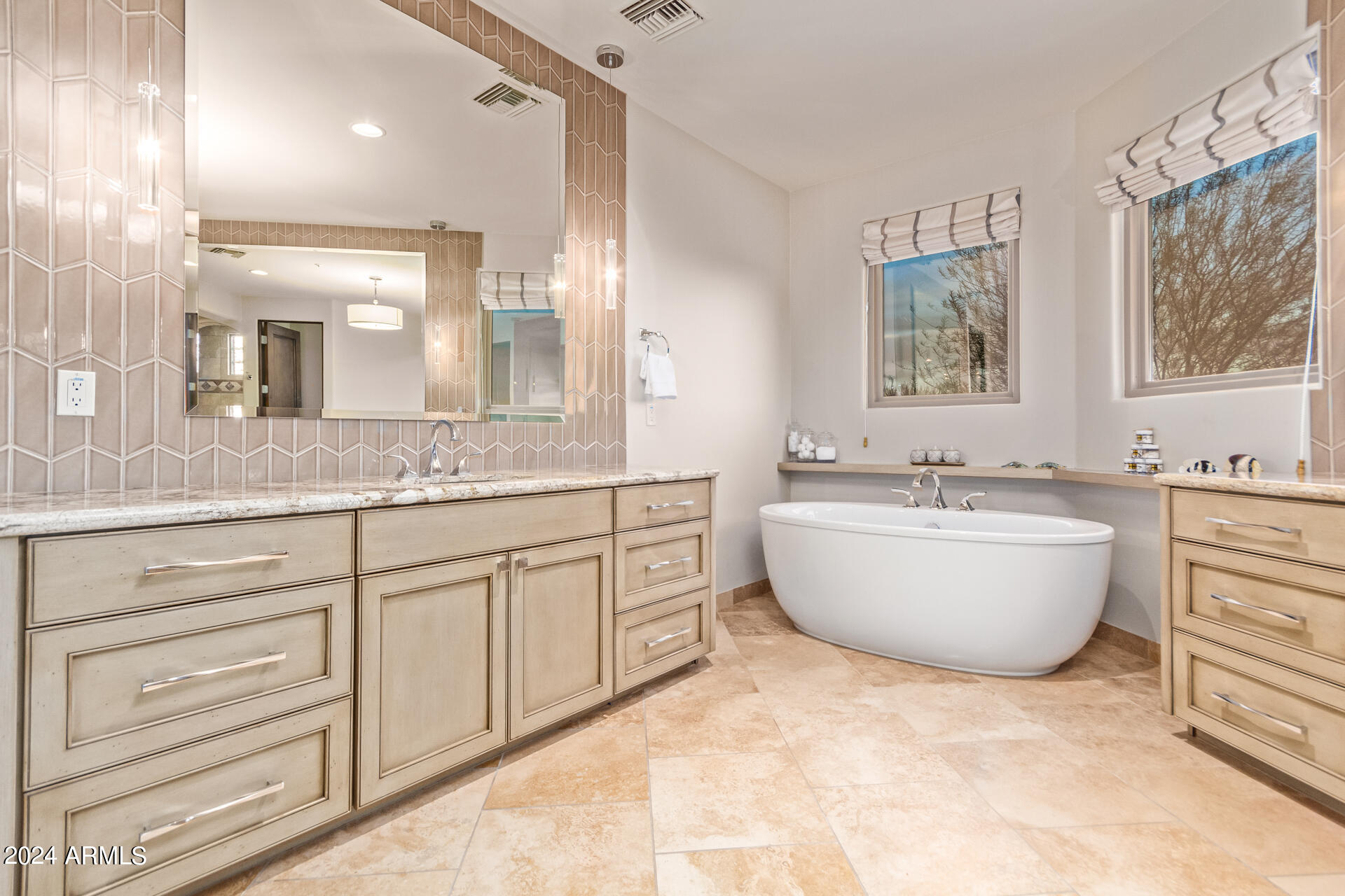 PINNACLE CANYON - Residential