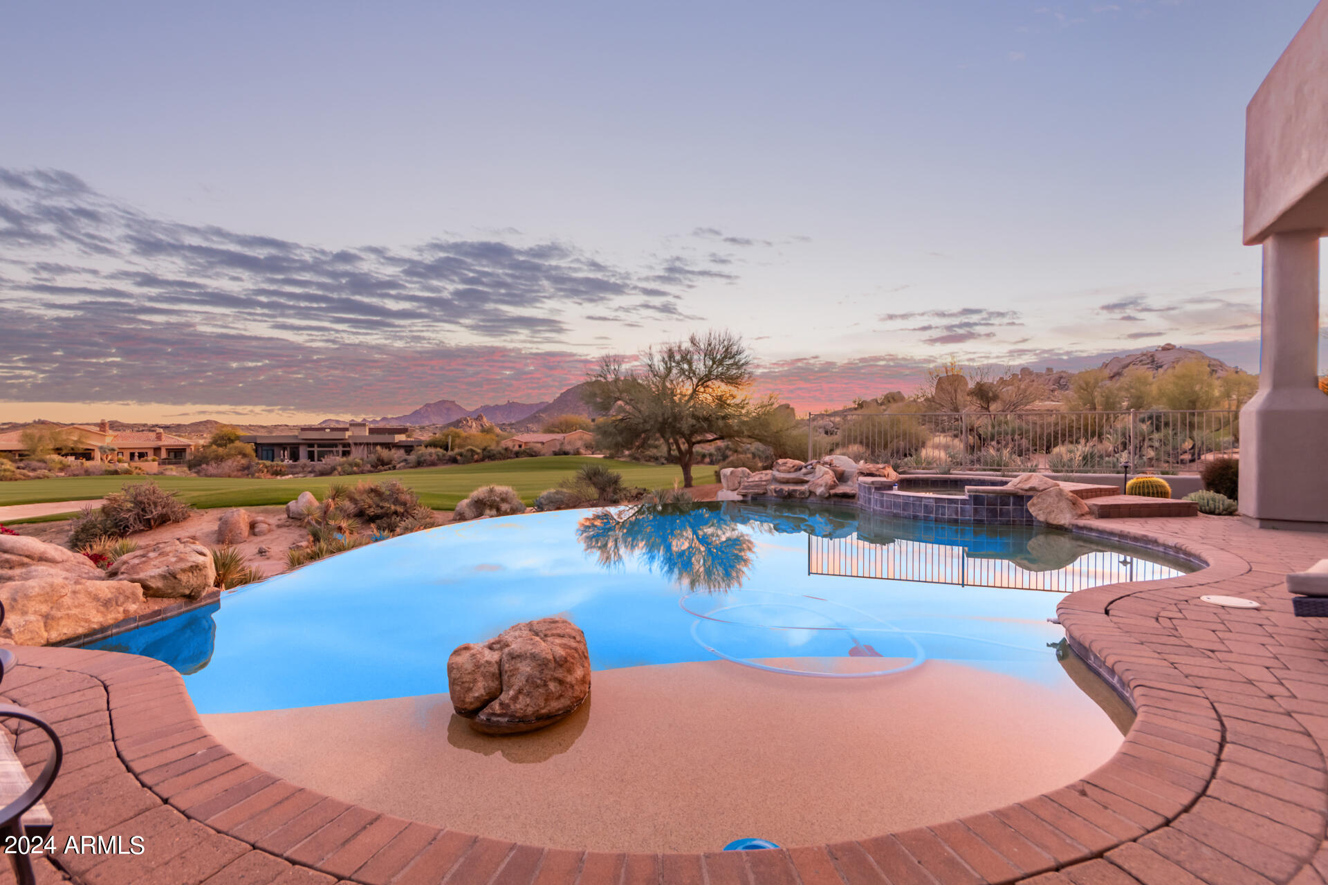 PINNACLE CANYON - Residential