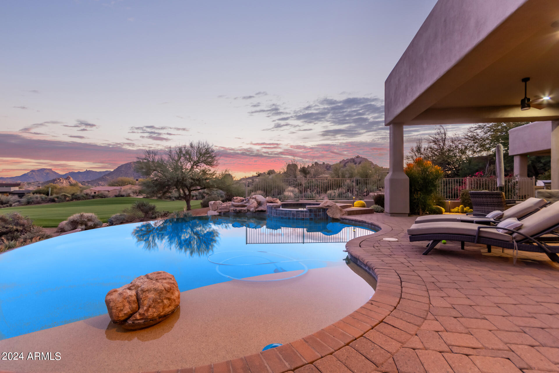 PINNACLE CANYON - Residential