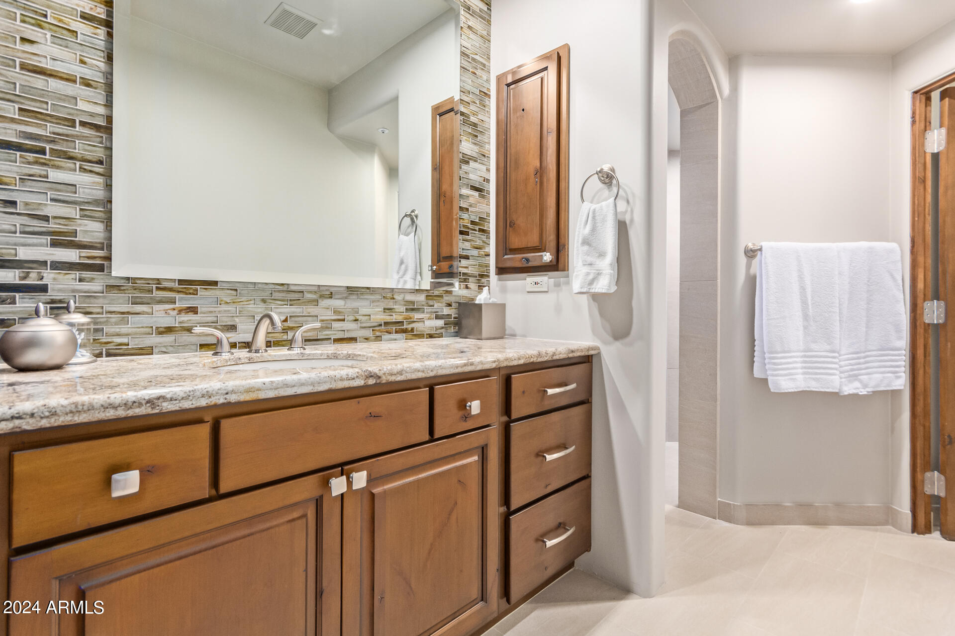 PINNACLE CANYON - Residential