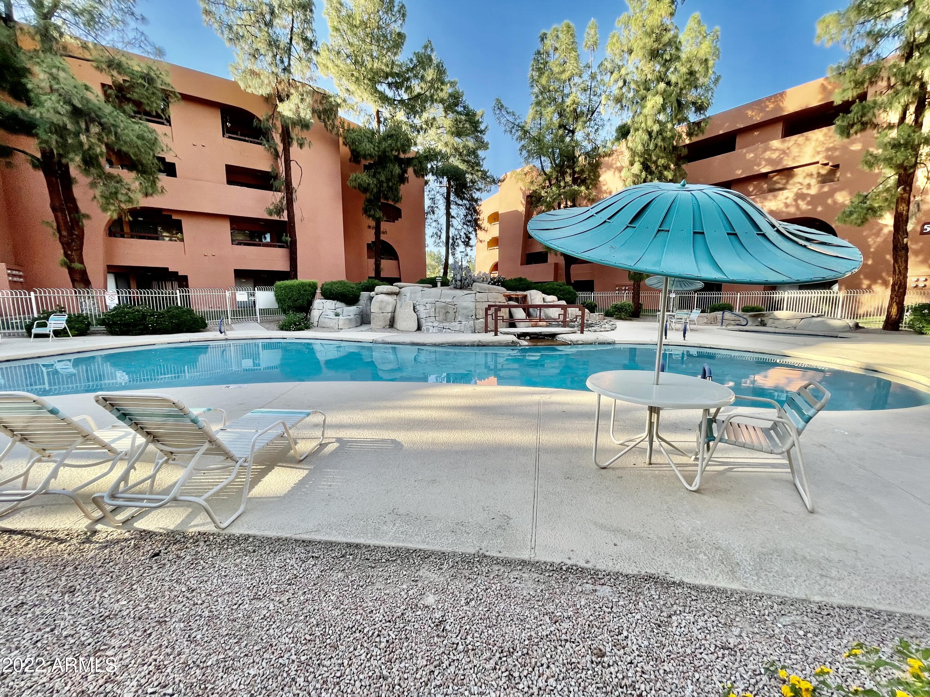 Charming one bedroom unit located in a great location. this beautiful unit offer fully upgraded kitchen with SS appliances, Tile in family and kitchen , new flooring in bedroom. All Appliances included . This gated Community offer heated multiple pools , Clubhouse and much more - Don't miss out in this resort life style unit.