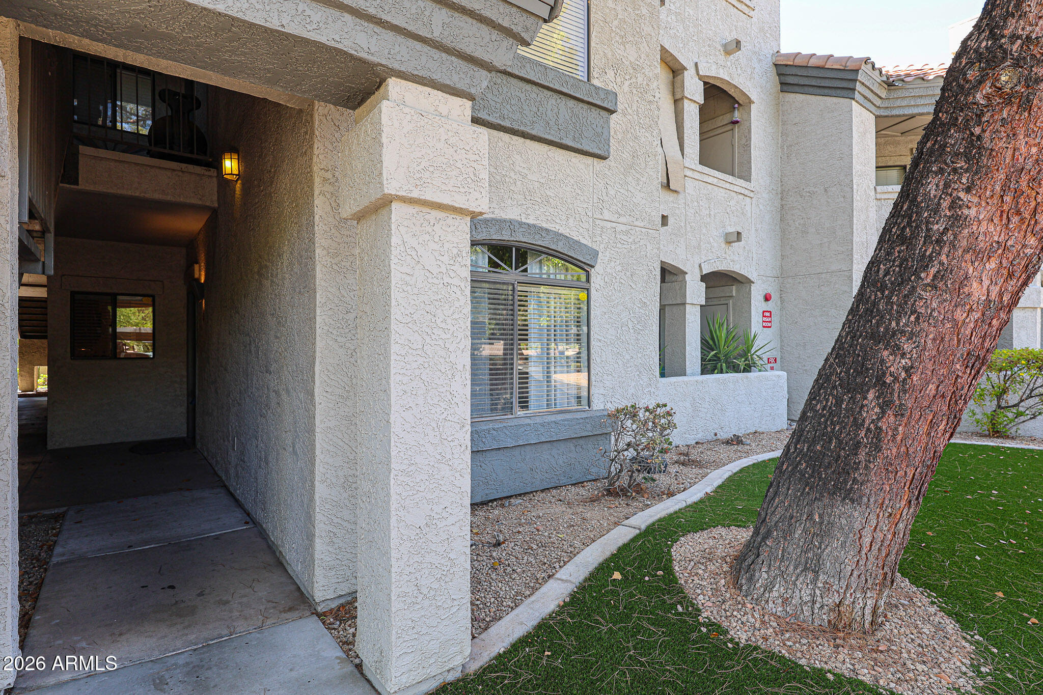 SIGNATURE SCOTTSDALE CONDOMINIUM - Residential